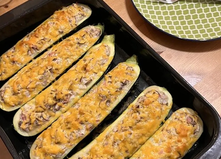 Gefüllte Zucchini aus dem Ofen